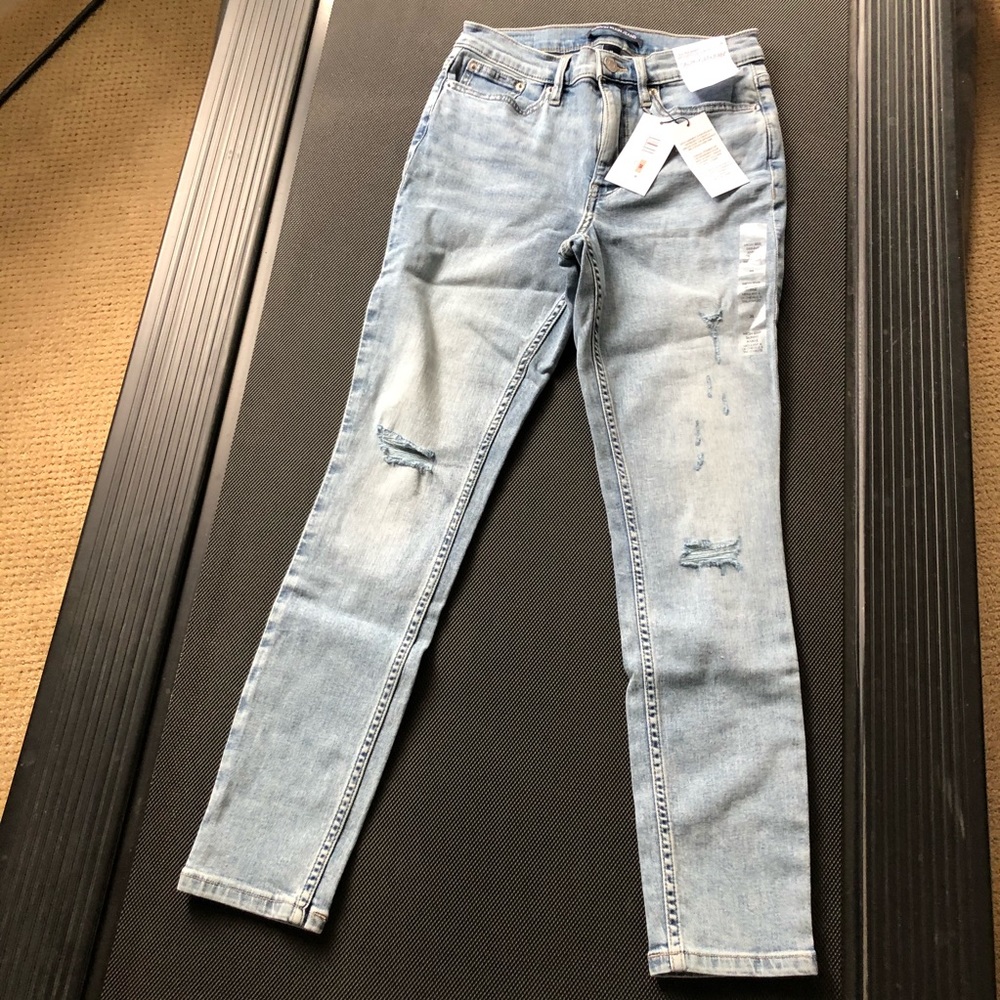CK High Rise Distressed Skinny sz26